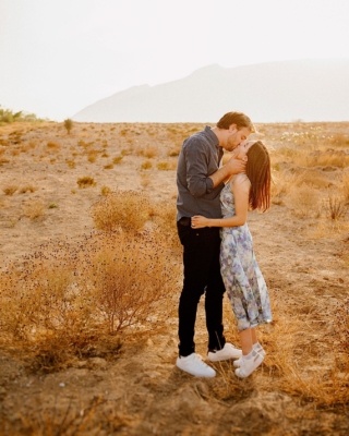 The summer heat is here, and with its beauty it brought this amazing photos of intense colors and kisses 👀
*
Se llegó el calor y con ello unas fotonas de colores intensos y besos igual.
.
.
.
.
.
#epicsunsets #goldenhour #golden #goldenkiss #engagementphotos #fotosendesierto #atardecer #summervibes #couplegoals #besoenatardecer #weddingphotographer