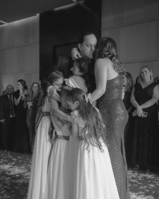 Can we all agree this is all we need?
This kind of unconditional love.
*
Creo que podemos coincidir en que esto es lo único que necesitamos.
Este tipo de amor incondicional.
.
.
.
.
.
#roma #romacuaron #blancoynegro #timelessphotos #timlessweddingphotography #weddingphotographer #fotografodebodas #hugs #epichugs #firstdance #groom #unconditional